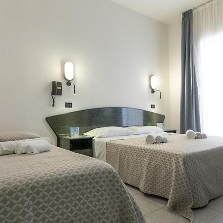 Hotel Nobel Rimini Bagian luar foto