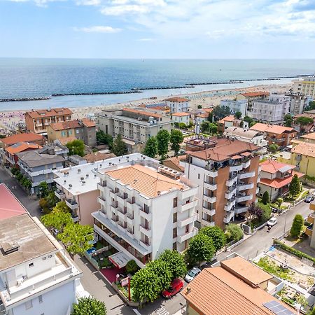 Hotel Nobel Rimini Bagian luar foto