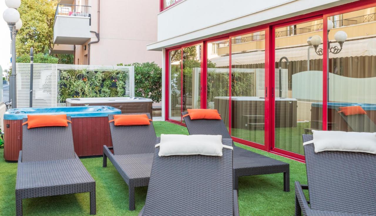 Hotel Nobel Rimini Bagian luar foto