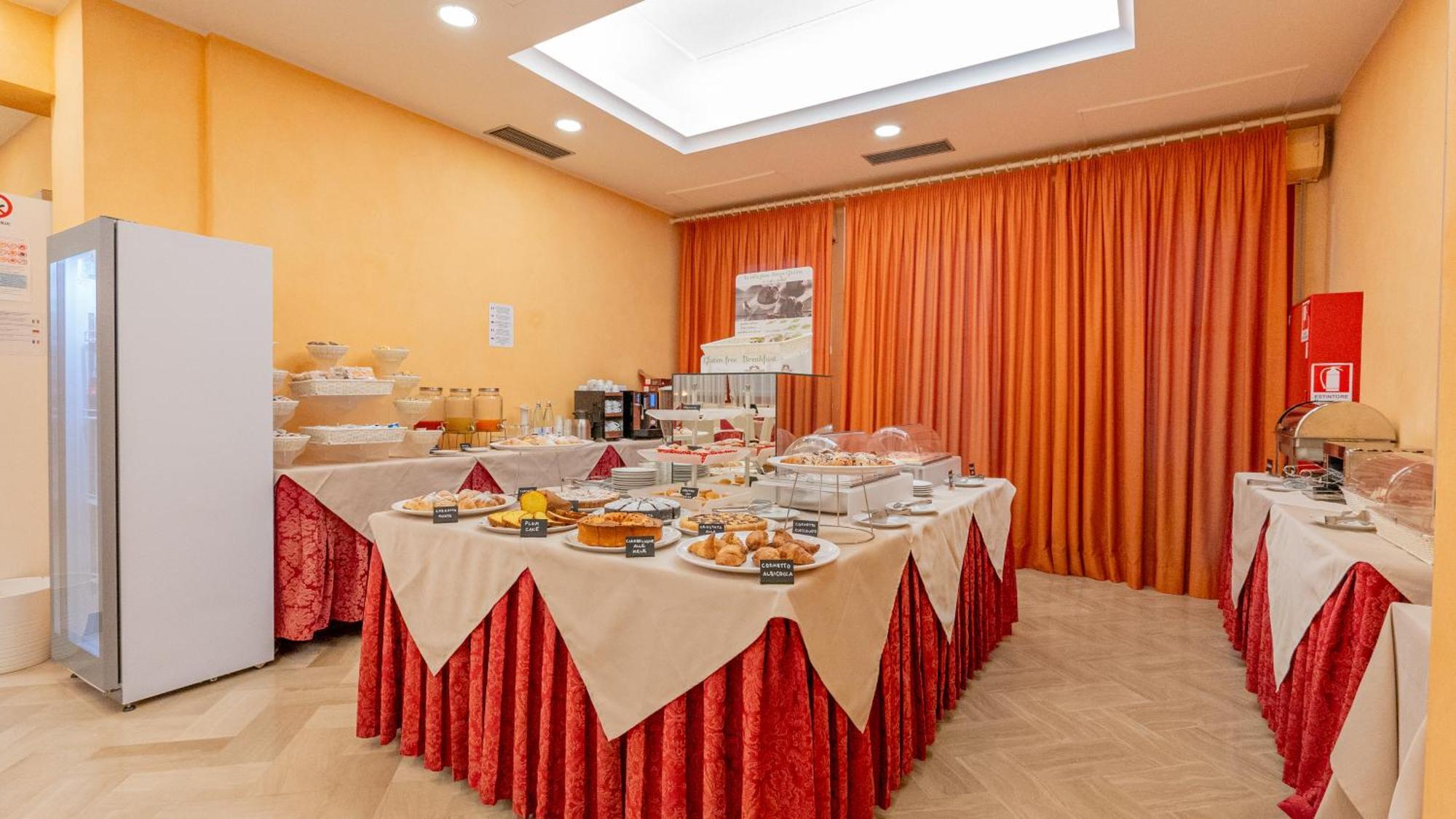 Hotel Nobel Rimini Bagian luar foto