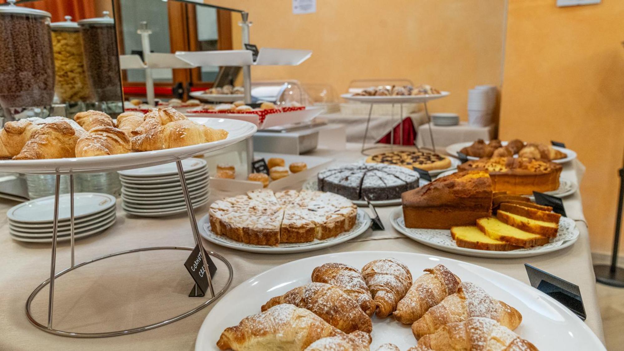 Hotel Nobel Rimini Bagian luar foto