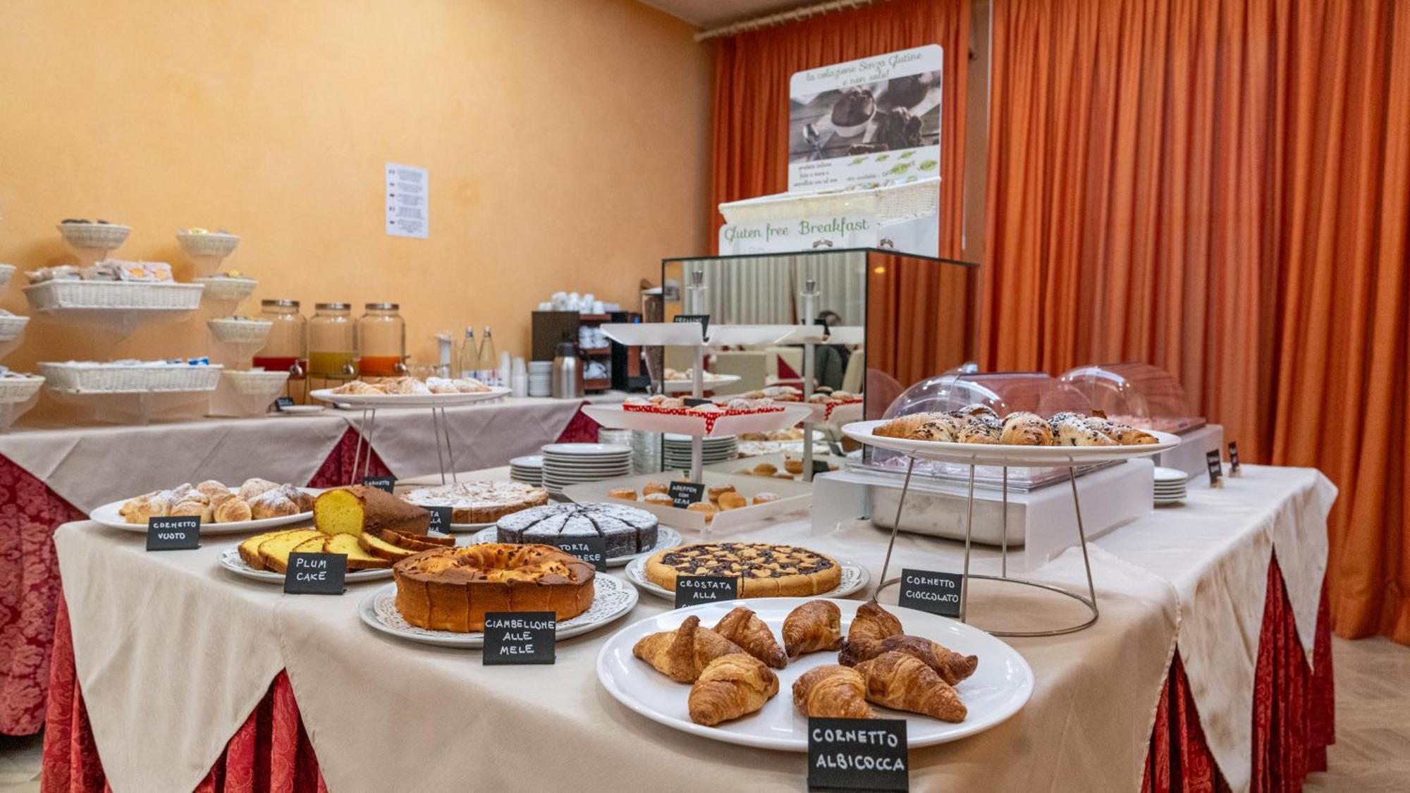Hotel Nobel Rimini Bagian luar foto