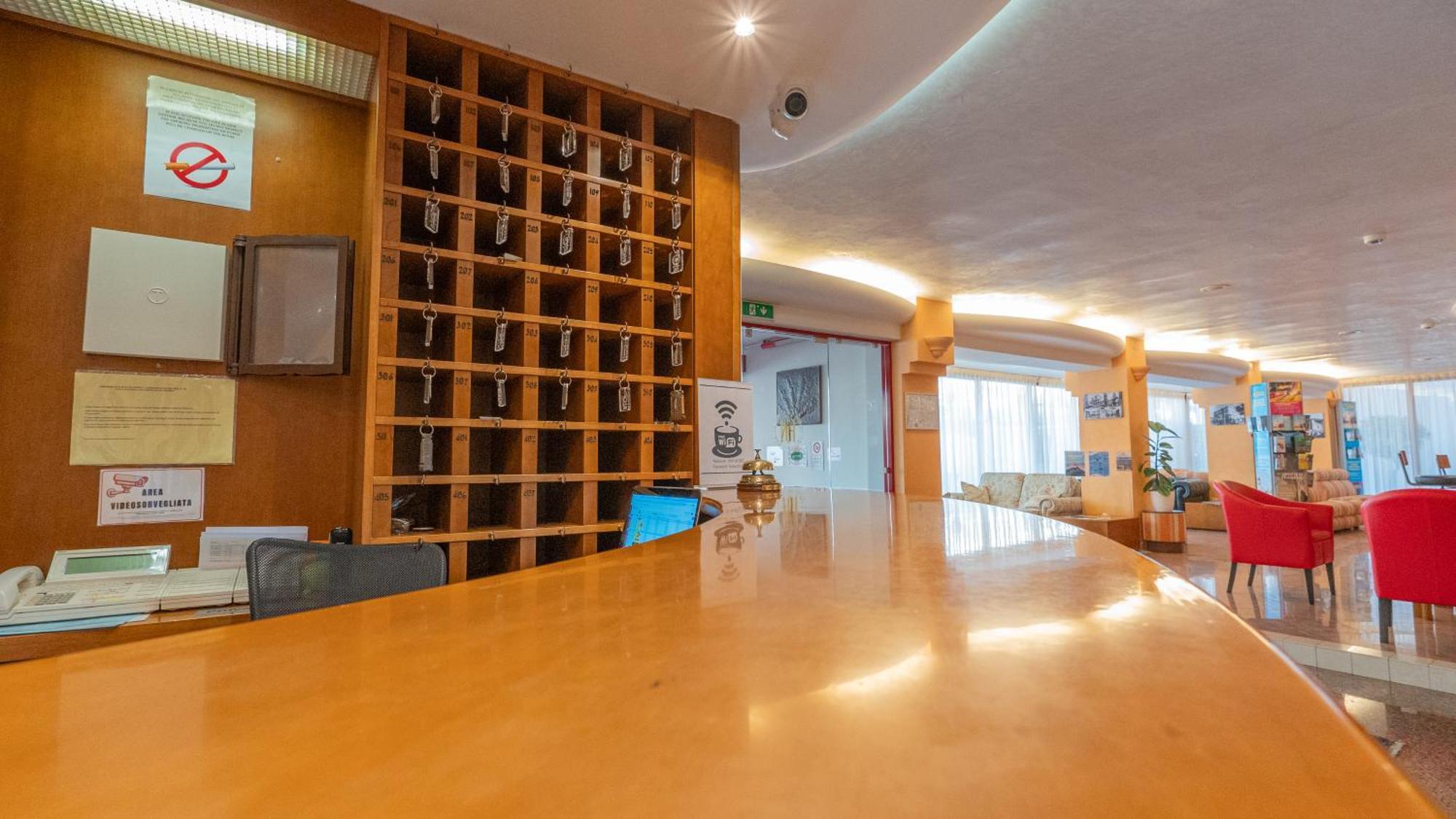 Hotel Nobel Rimini Bagian luar foto