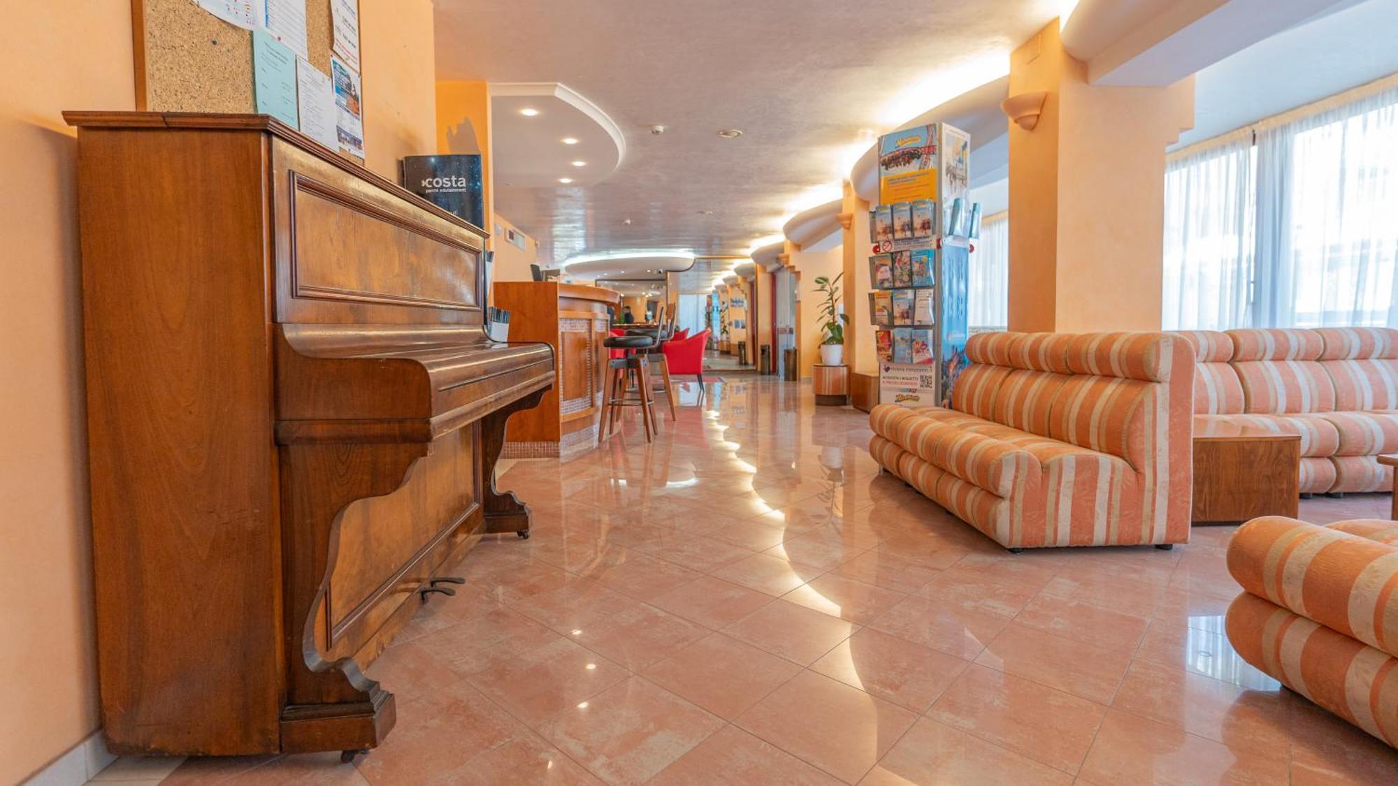 Hotel Nobel Rimini Bagian luar foto