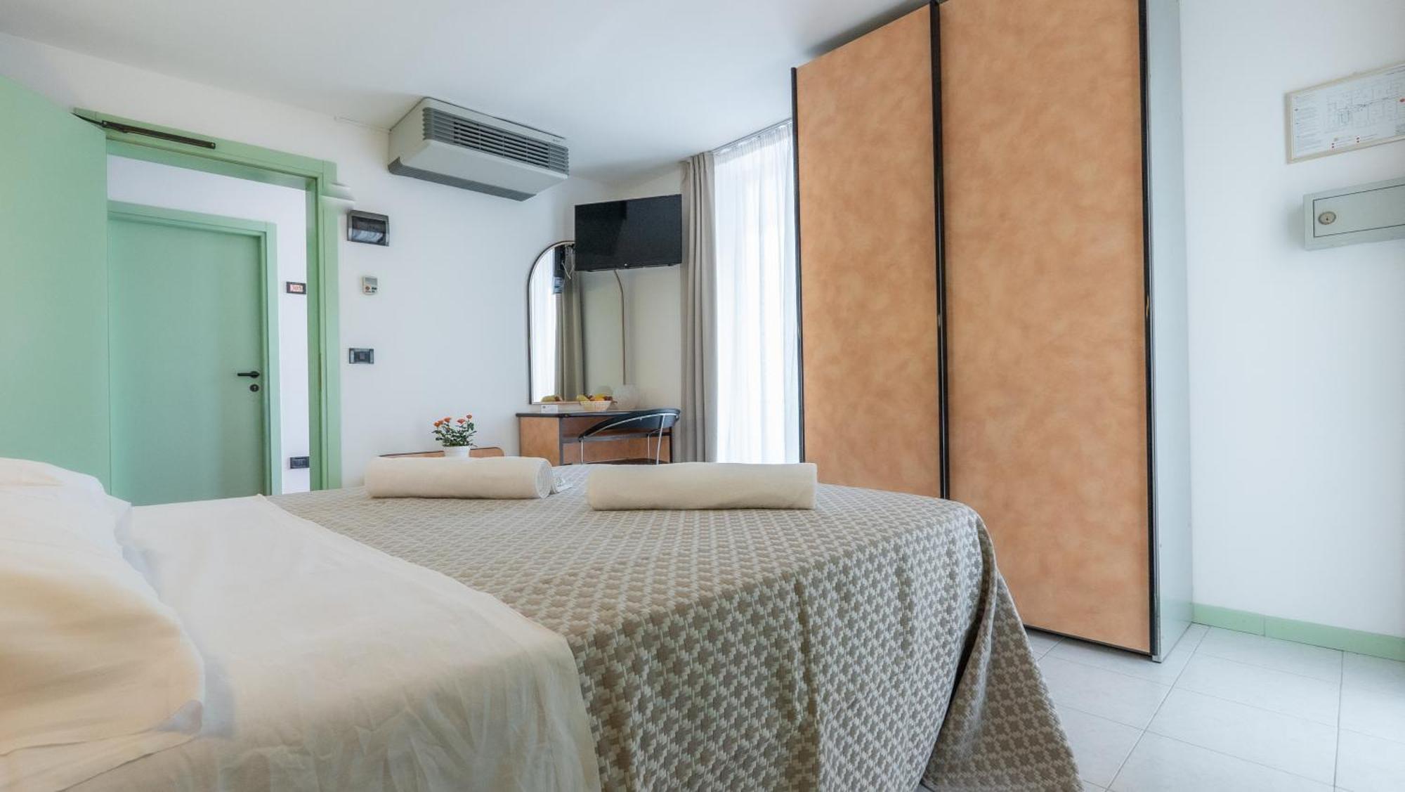 Hotel Nobel Rimini Bagian luar foto