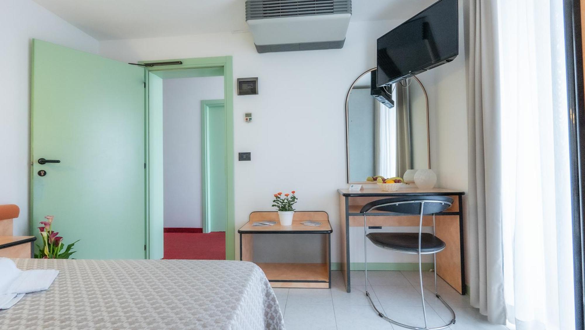 Hotel Nobel Rimini Bagian luar foto