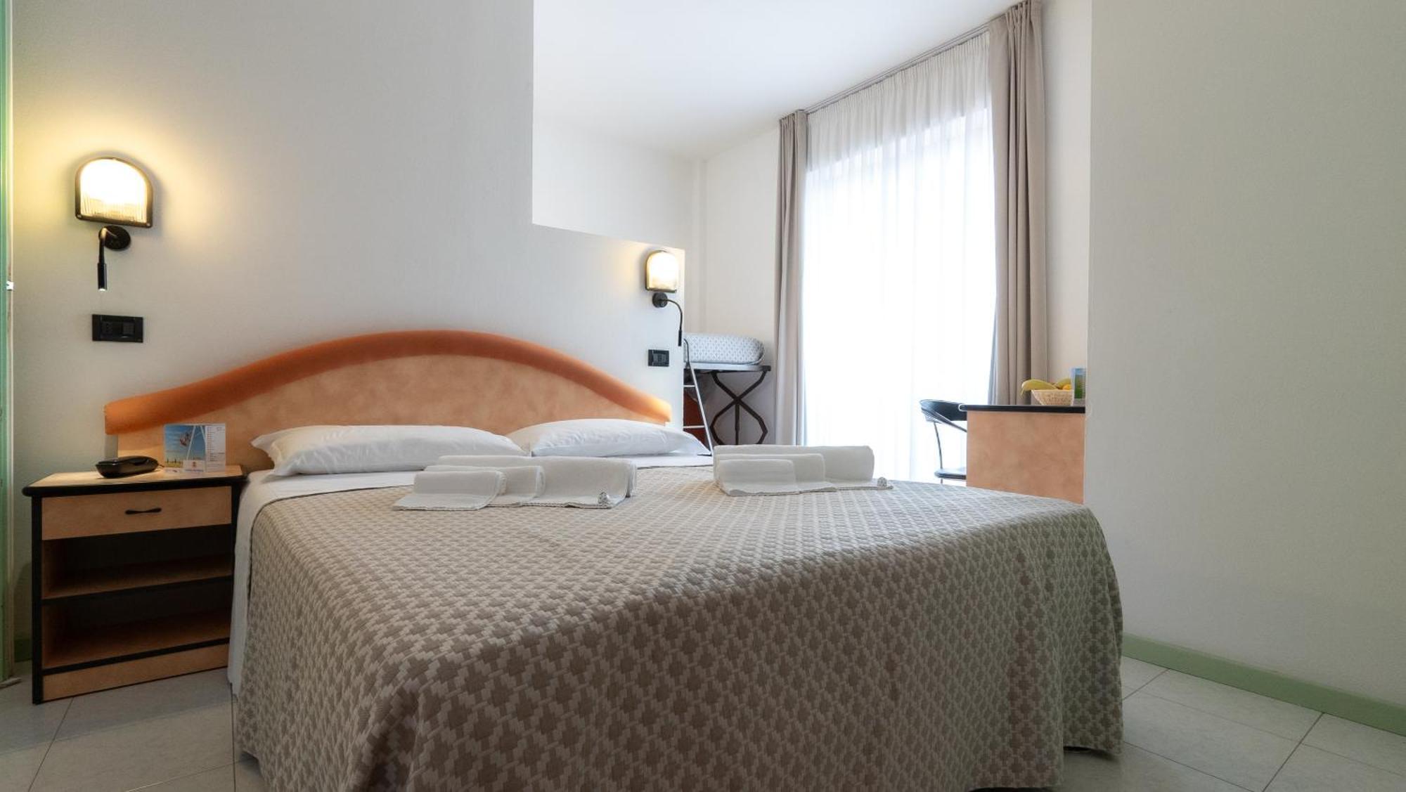 Hotel Nobel Rimini Bagian luar foto