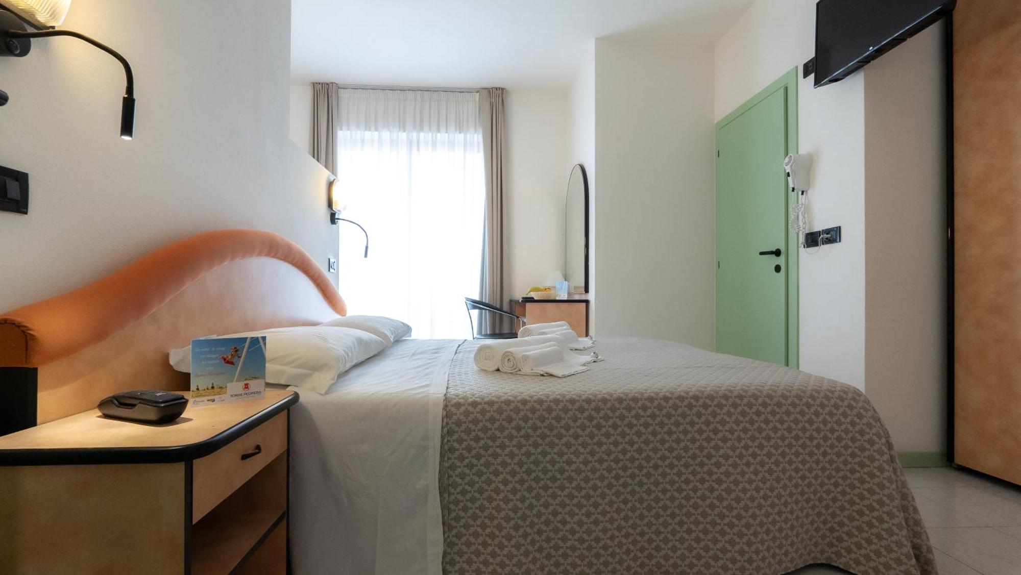 Hotel Nobel Rimini Bagian luar foto