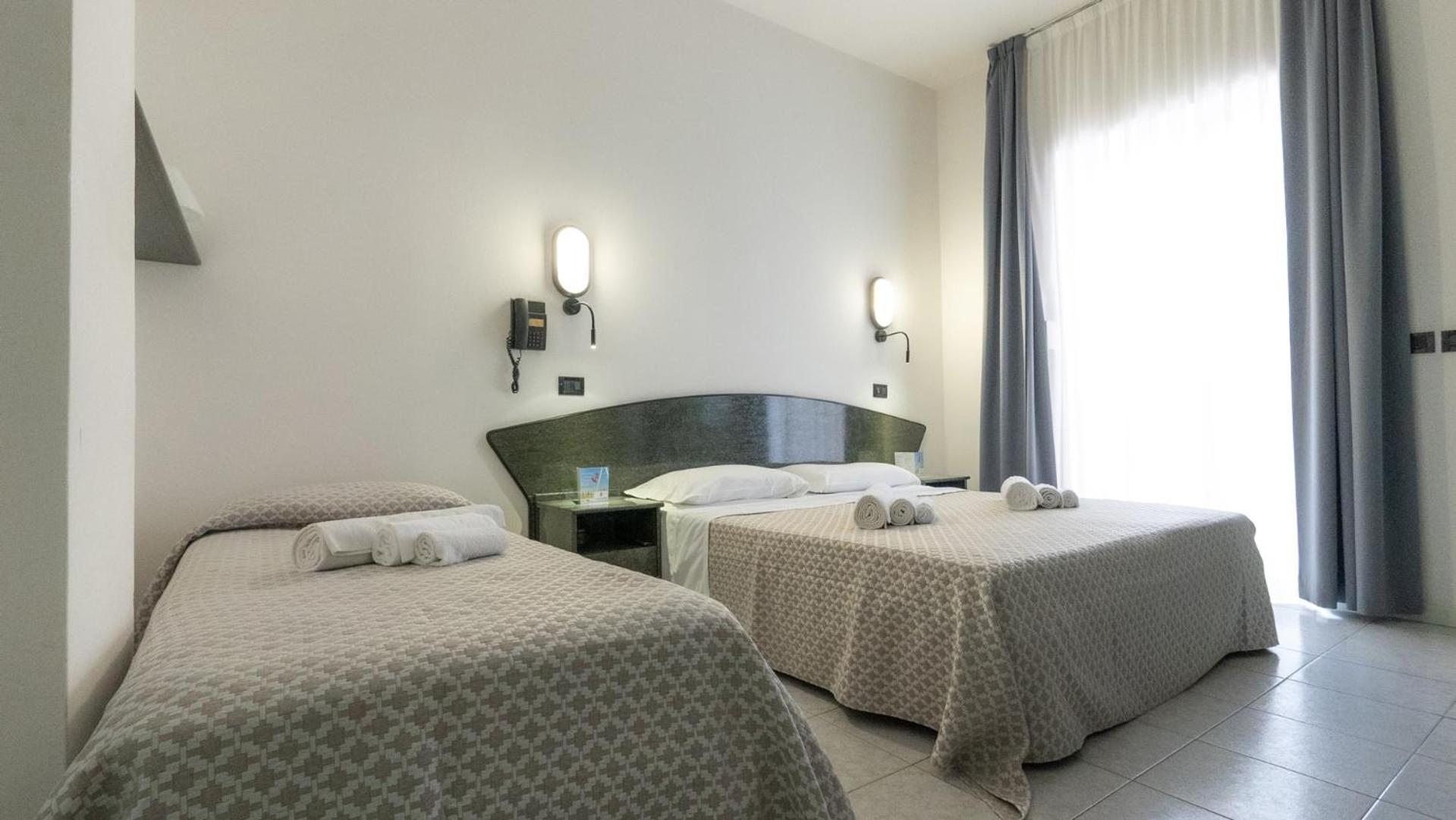 Hotel Nobel Rimini Bagian luar foto