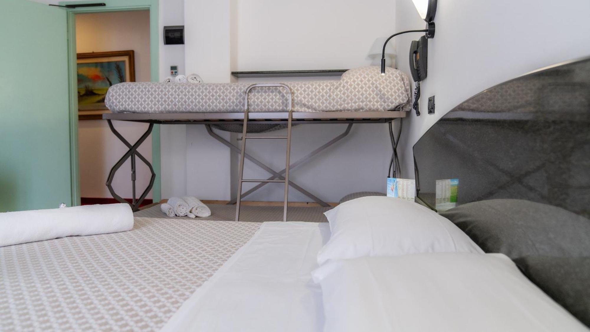 Hotel Nobel Rimini Bagian luar foto