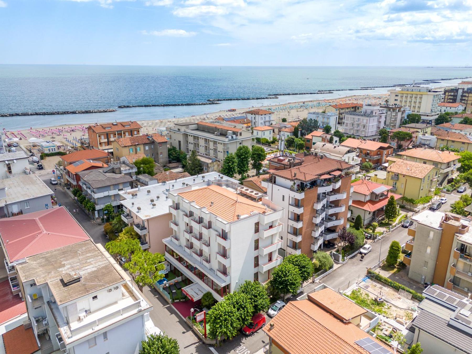 Hotel Nobel Rimini Bagian luar foto